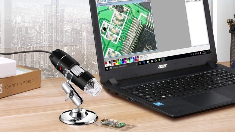 USB microscope used on computer parts