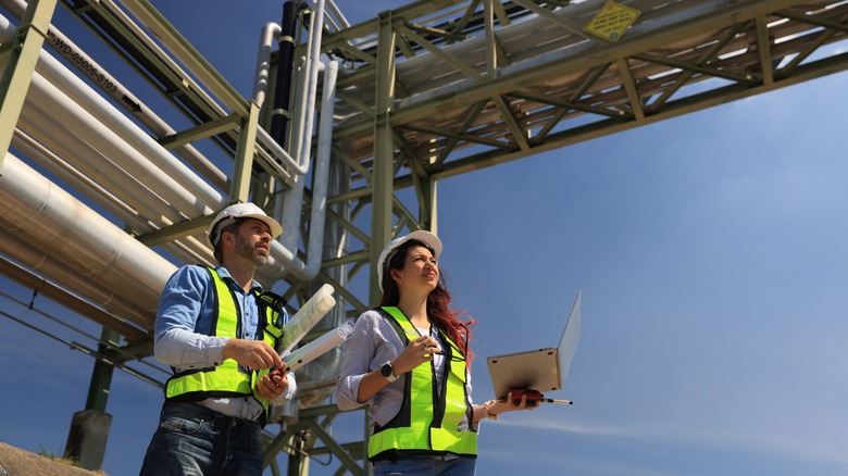 Engineers on a construction site with tablet in hand.