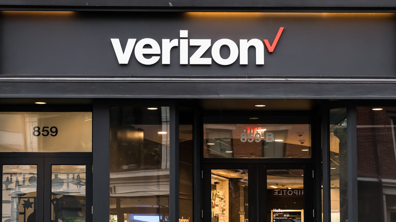 Verizon storefront logo