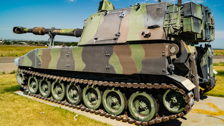 M109 Paladin powered by the 8V-71T Detroit Diesel 318