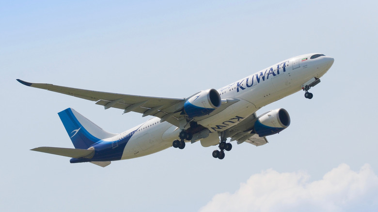 kuwait airways A330-800neo flying