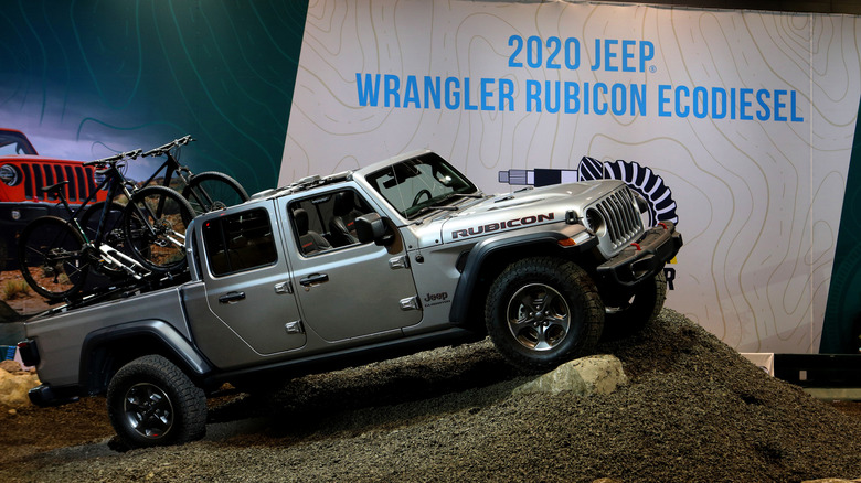 Side profile shot of the 2020 Jeep Gladiator EcoDiesel on display atop a dirt hill.