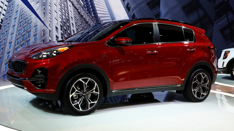 A red Kia Sporage that uses a GDi engine
