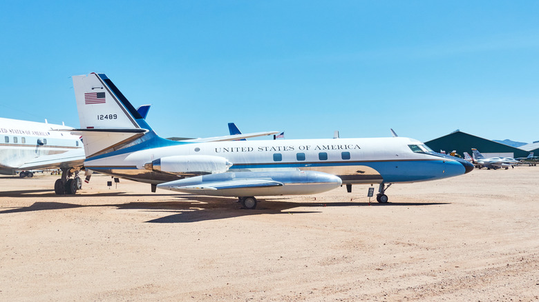 Lockheed JetStar painted in Air Force One style