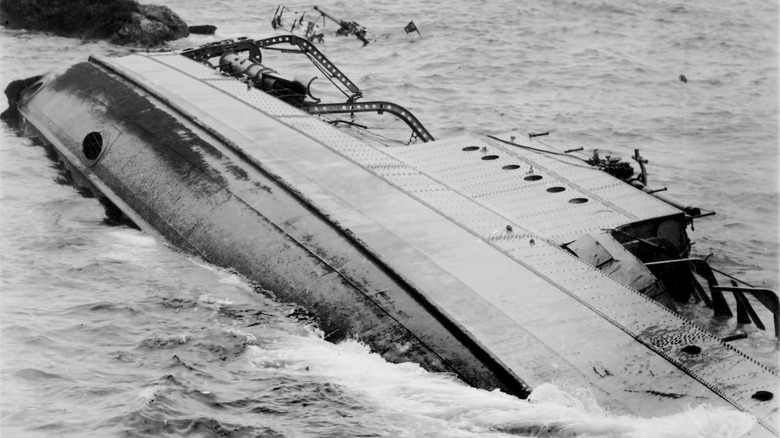 An American destroyer lies wrecked at Honda Point in California on Sept. 8, 1923.