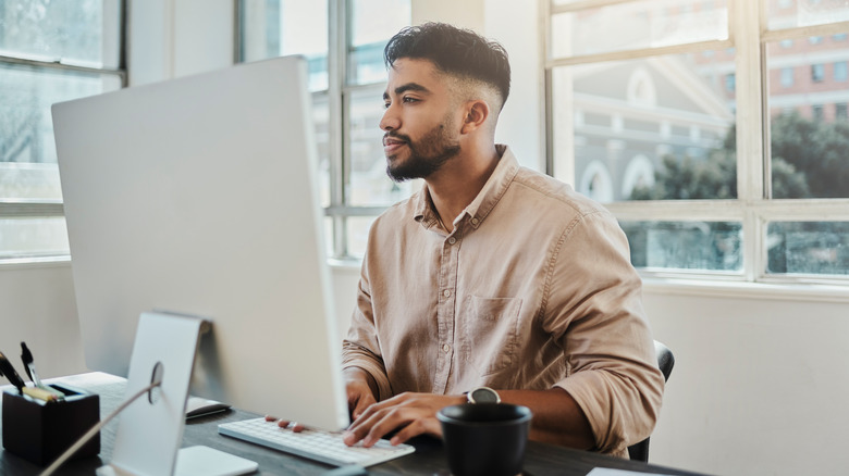 Man using a computer