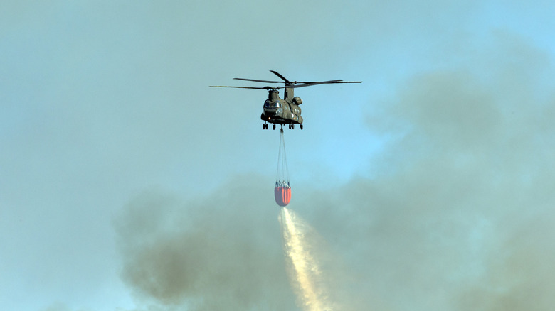 firefighting chinook helicopter