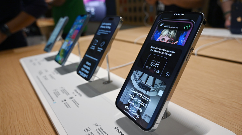 iPhone 14 at Apple Store