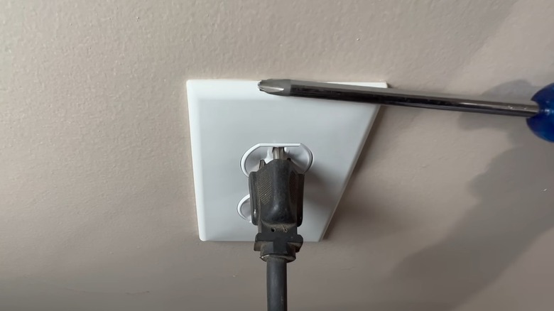 Ground up outlet showing that an object would touch the ground prong
