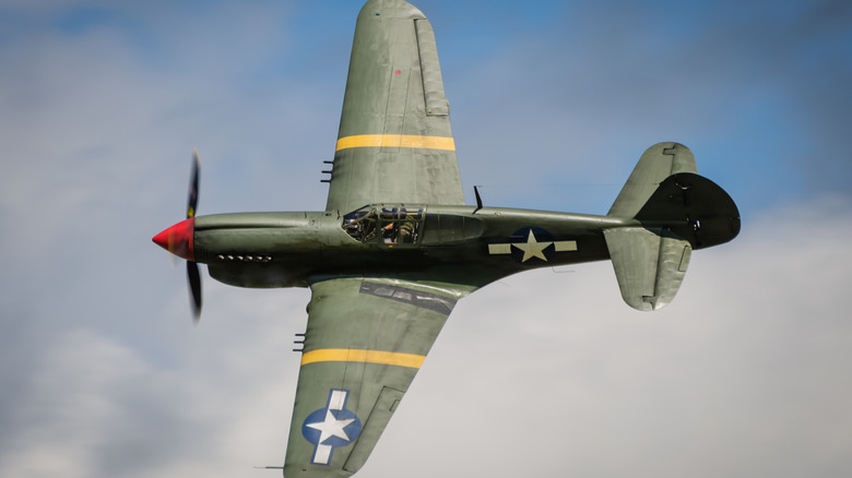 Curtiss P40 Warhawk with one roundel