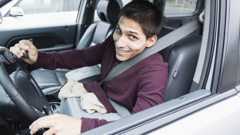 Amputee using steering wheel knob