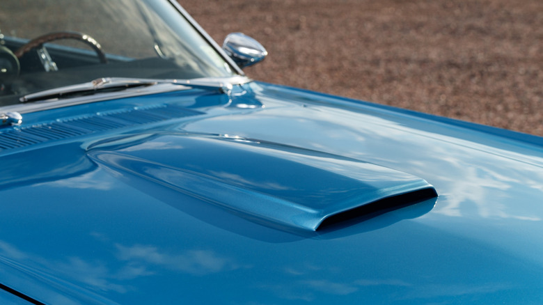 hood scoop on blue muscle car