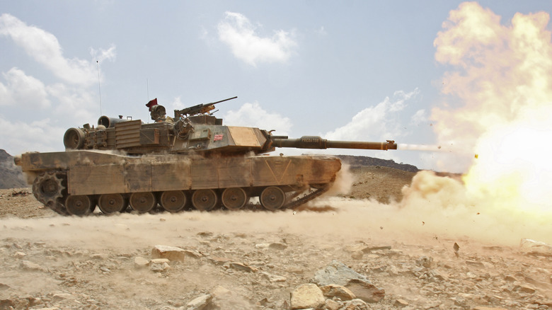 Modern M1 Abrams tank with no muzzle break