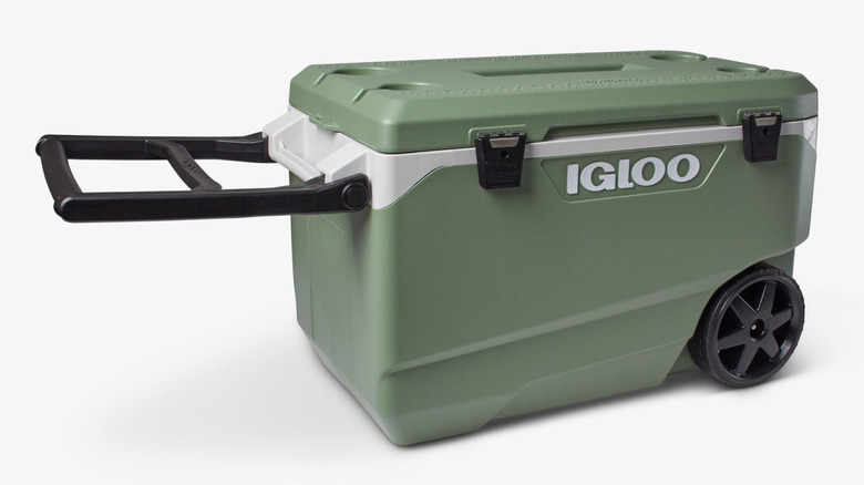 An Igloo 90QT Flip & Tow Rolling Cooler on a white background with handle extended