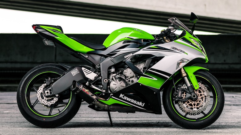 Side profile of the Kawasaki ZX-6R