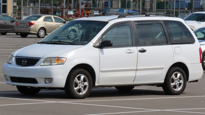 Front 3/4 view of 2006 Mazda MPV in white, mismatched rear door handle