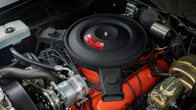 Dodge Challenger R/T 440 V8 engine