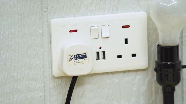 A U.K. outlet with switches built in