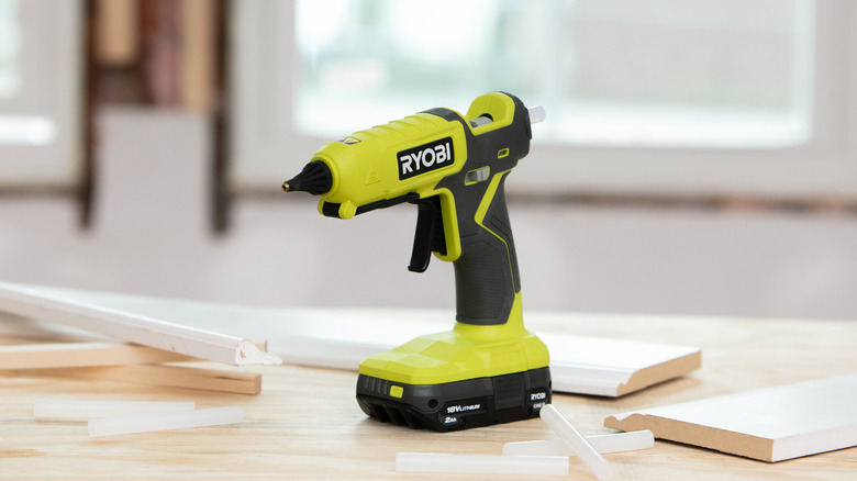 Ryobi dual-temp glue gun