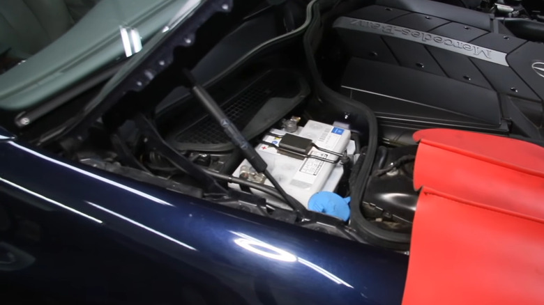 Battery in the engine compartment of a Mercedes SL500