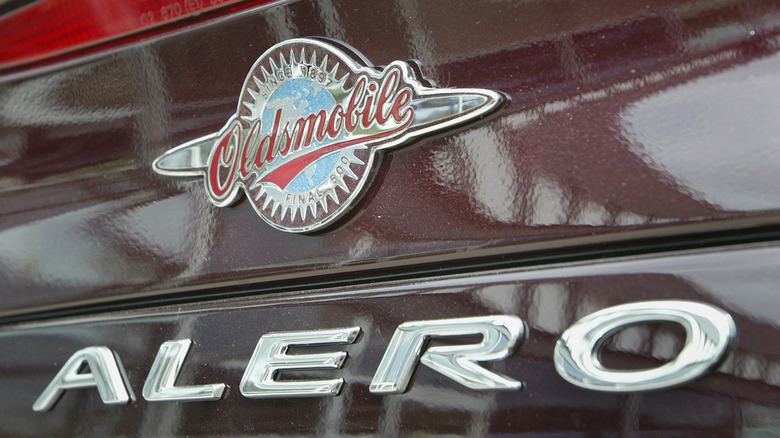 2004 Oldsmobile Alero Final 500 Edition badge