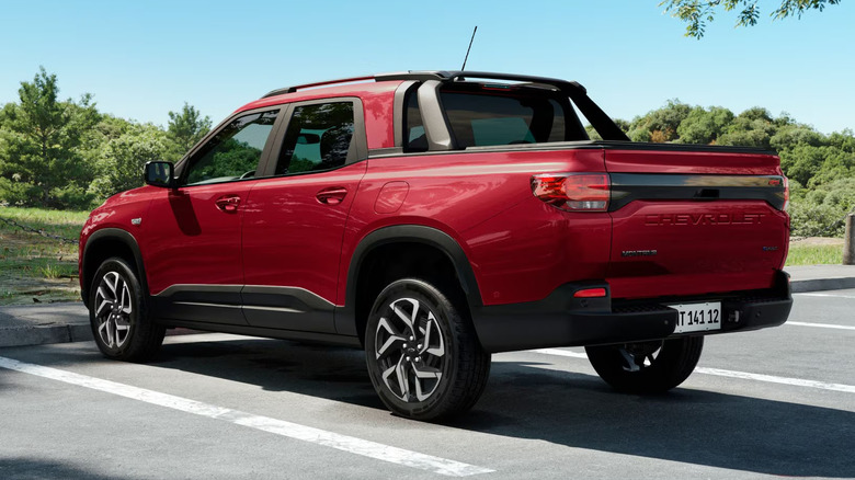 Rear 3/4 view of 2025 Chevy Montana