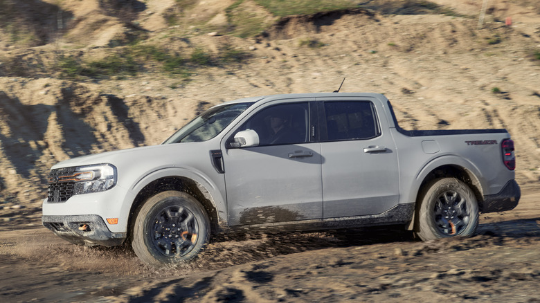 Ford Maverick Tremor driving off-road
