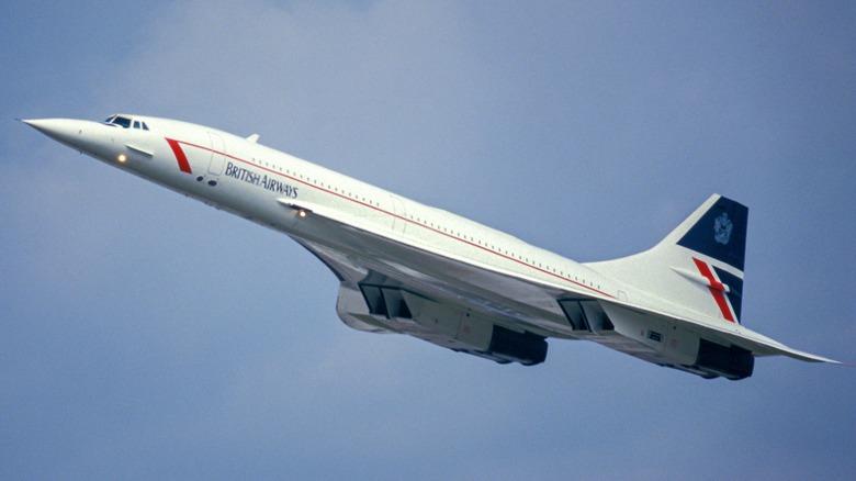 Concorde making a pass at an airshow in 1986