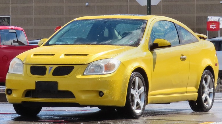 2007 Pontiac G5, front-left three-quarter view