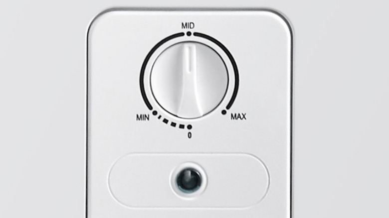 Close up of Hisense freezer temperature dial