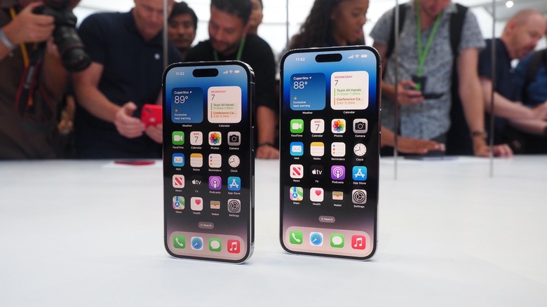 iPhone 14 models on a table
