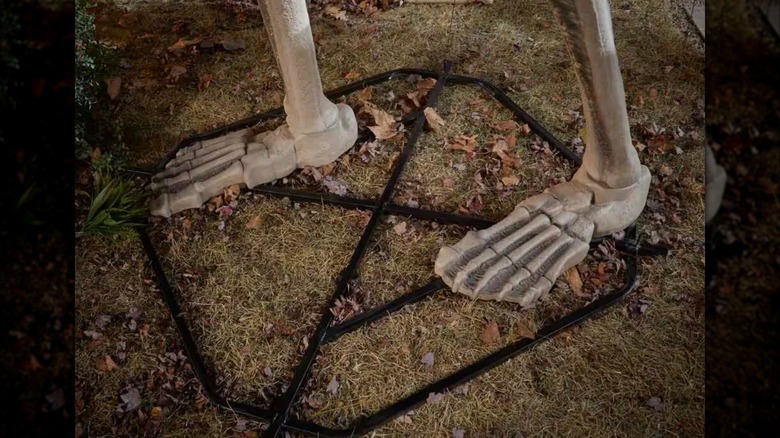 Home Depot skeleton feet attached to base