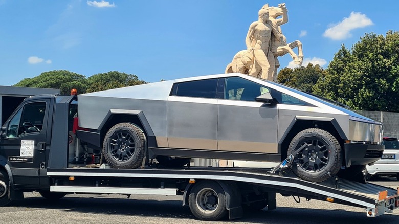 Tesla Cybertruck transported on a tow truck