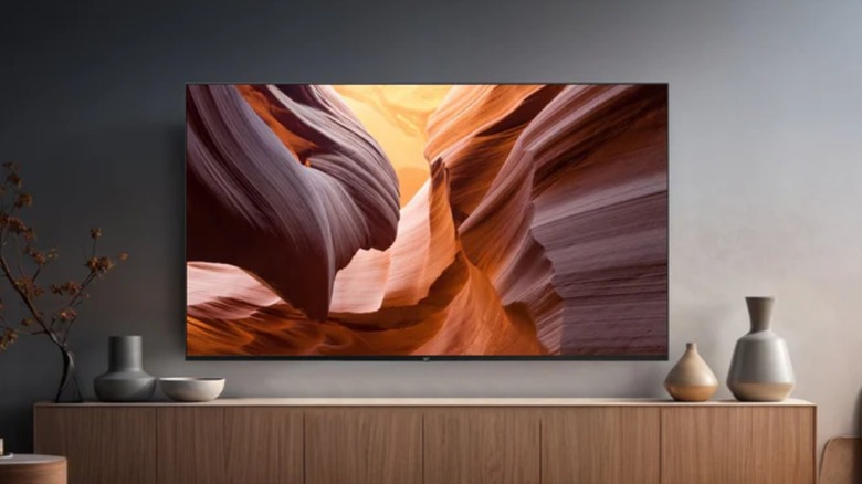 Wall mounted TV with no cables