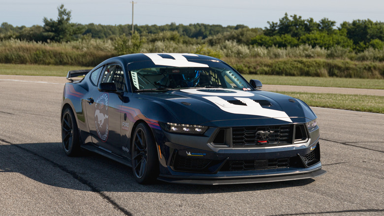 Ford Mustang Dark Horse R on track