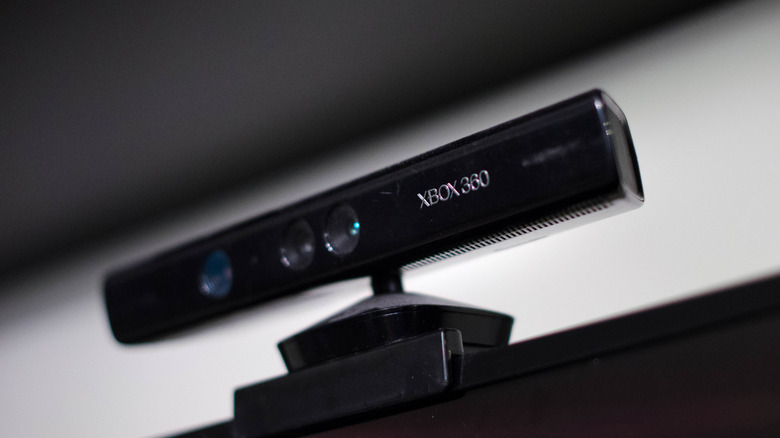 Xbox 360 edition of Kinect sensor mounted on top of flatscreen TV
