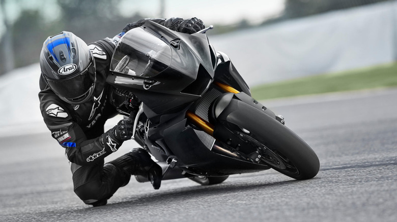 Yamaha R6 Race being ridden on a racetrack
