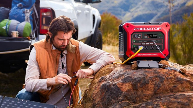 man plugging Predator powerstation to solar