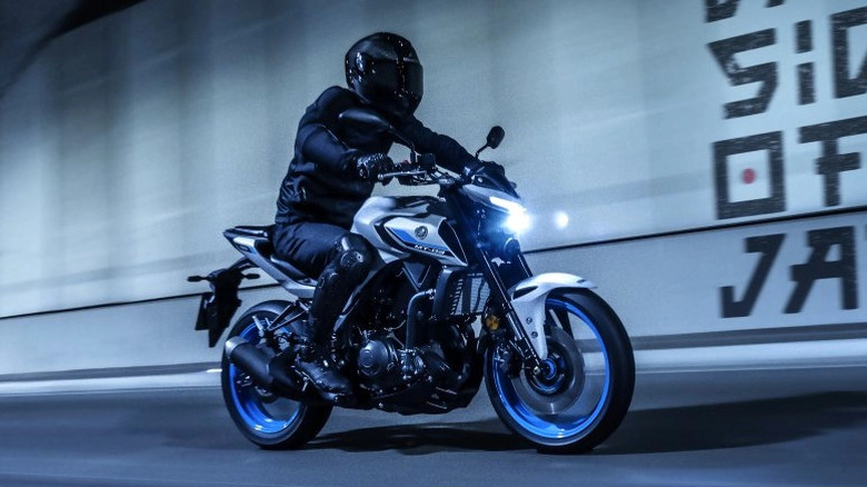 Person riding a Yamaha MT-03 in a tunnel