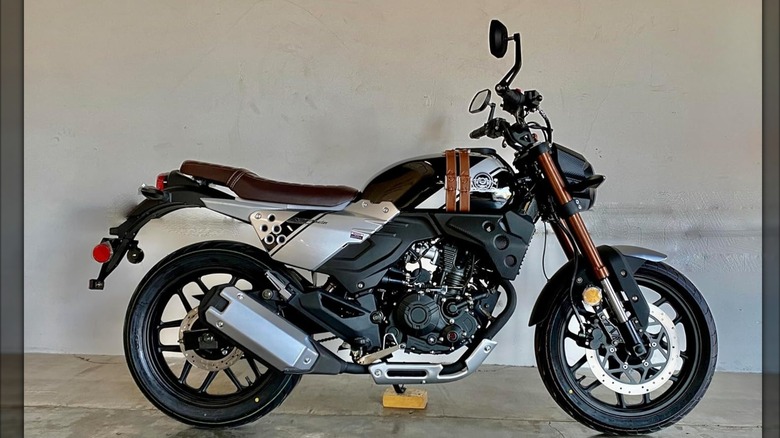 The Lifan KPM 200 café racer in black.