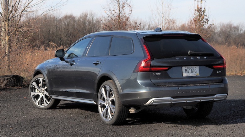 V90 Cross Country rear