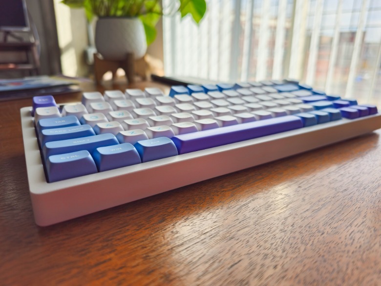 Leobog Hi75 on a desk