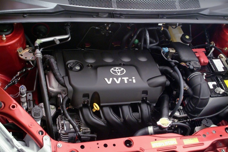 Toyota Echo 1.5-liter engine bay