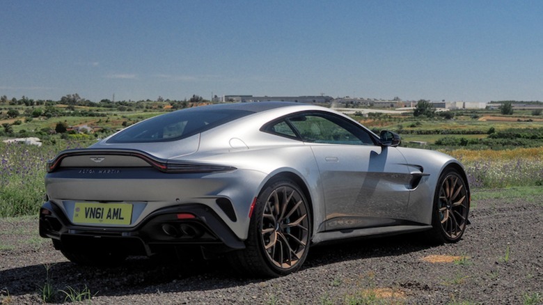 2025 Vantage rear 3/4