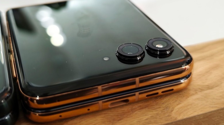 Moto Razr Ultra cameras