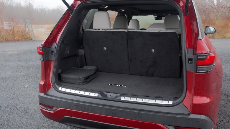 TX trunk open with third row seating upright