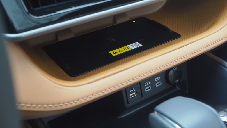 Highlander wireless phone charger