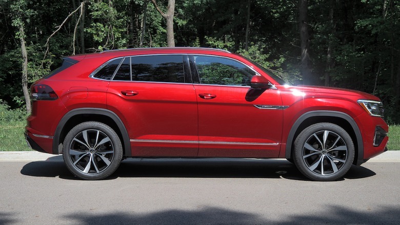 Atlas Cross Sport profile