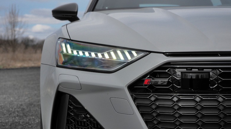 RS 7 front fascia close-up