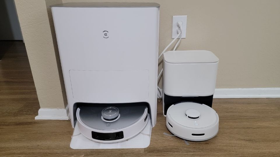 ecovacs docking station next to switchbot k10+